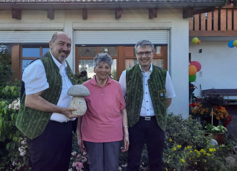Sportschützen gratulierten Heidemarie Hiller zum 80 Geburtstag.